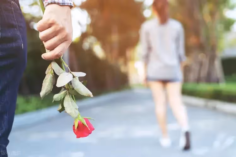 40歲女人:老公婚內出軌三年,我逆向操作,不爭男人只爭錢