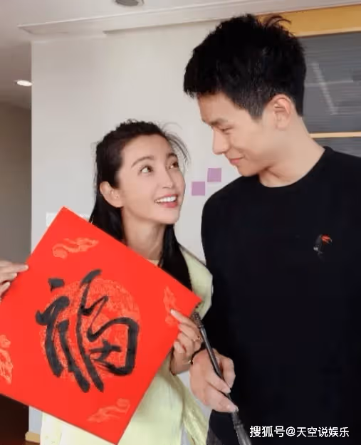 消失的李冰冰久違亮相,49歲狀態翻車撞臉呂麗萍,至今未婚