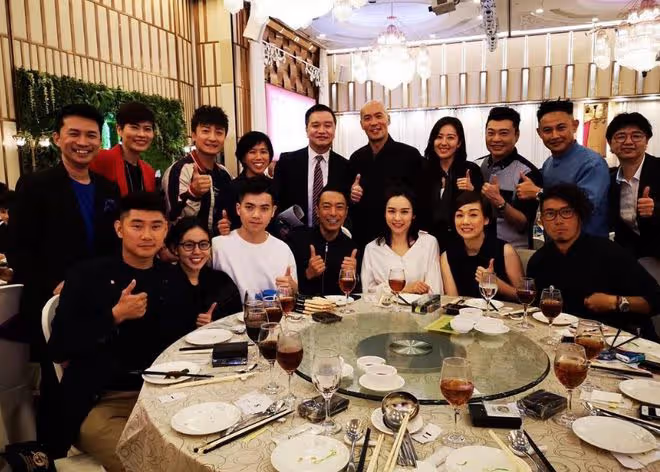 梁洛施穿尼姑服參加活動,周海媚前男友罕露面,出家13年慈眉善目