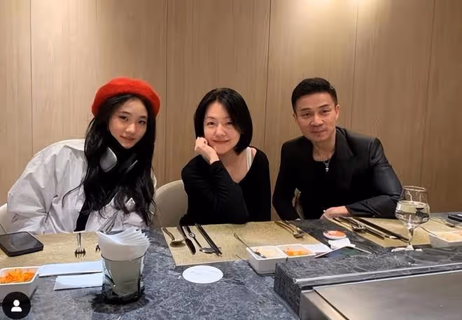 小S二女兒曬課堂筆記,生物作業像學霸,數學題卻做得很潦草
