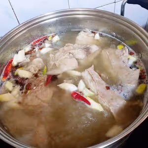 呼倫貝爾大草原–清湯羊排燉土豆胡蘿蔔