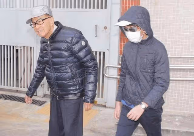 李嘉誠第三代繼承人出現,李嘉誠祭奠莊月明,這個人跟他坐一輛車