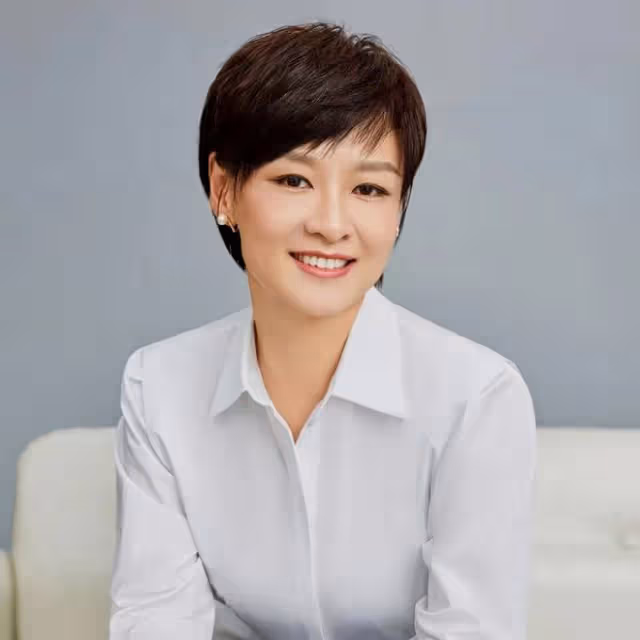 主持人李小萌被疑遭家暴,眼旁傷痕明顯,本人出面回應身體引擔憂