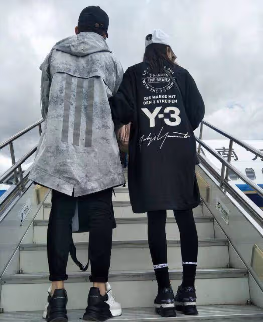 張馨予婚後生活浪漫,二人挽手出遊,網友:真讓人羨慕