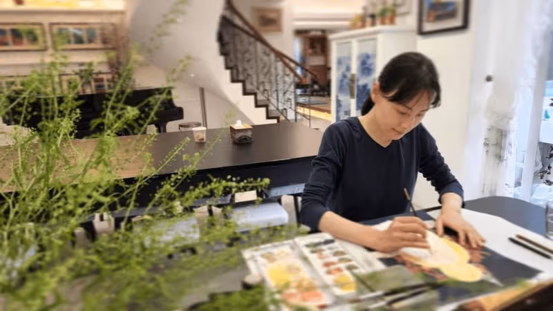 皈依佛門?梁洛施穿海青居士服潛心禮佛,住5億豪宅獨自撫養仨子