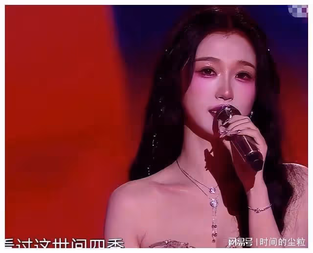 新年新氣象，虞書欣的妝容，楊冪的好身材，女星爭奇鬥豔