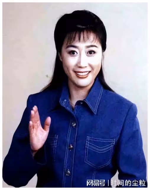 《曲苑雜壇》停播12年，主持人汪文華過得如何？