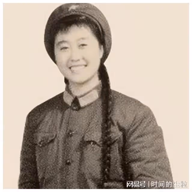 《曲苑雜壇》停播12年，主持人汪文華過得如何？