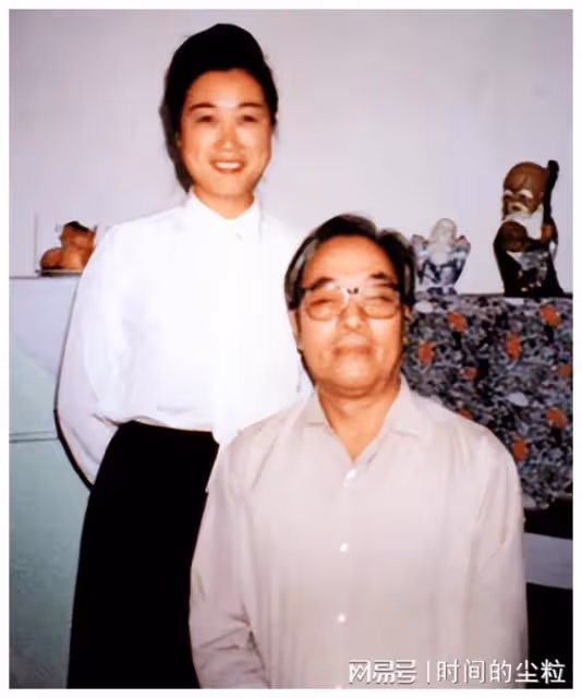 《曲苑雜壇》停播12年，主持人汪文華過得如何？