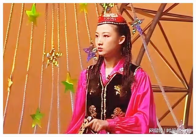 《曲苑雜壇》停播12年，主持人汪文華過得如何？