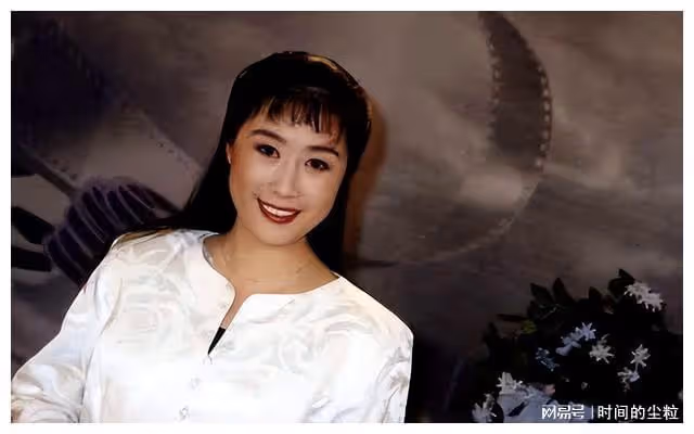 《曲苑雜壇》停播12年，主持人汪文華過得如何？