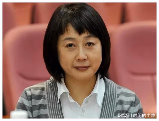《曲苑雜壇》停播12年，主持人汪文華過得如何？