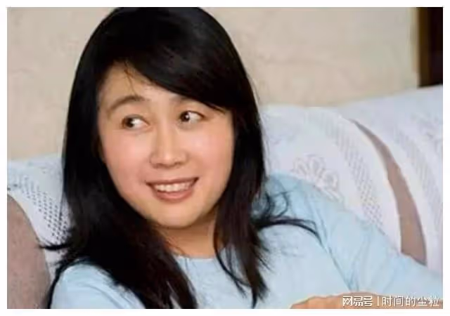 《曲苑雜壇》停播12年，主持人汪文華過得如何？