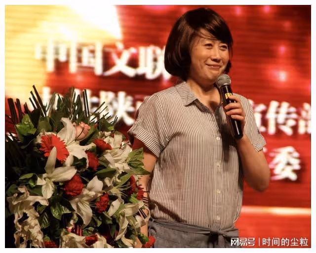 《曲苑雜壇》停播12年，主持人汪文華過得如何？