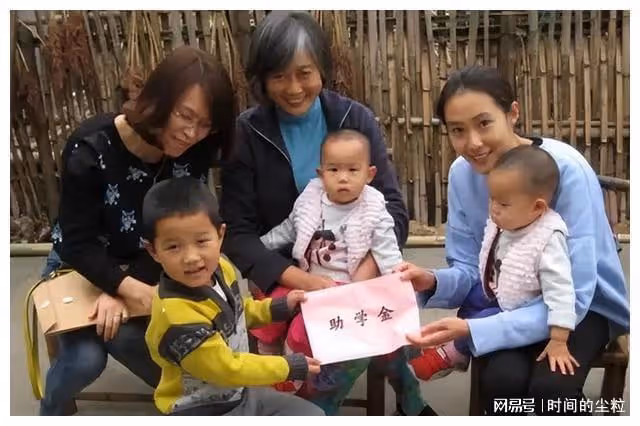 《曲苑雜壇》停播12年，主持人汪文華過得如何？