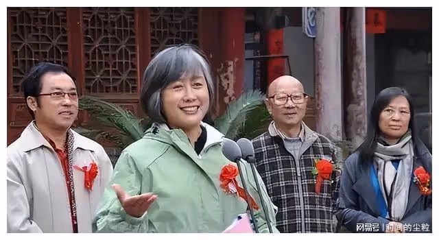 《曲苑雜壇》停播12年，主持人汪文華過得如何？