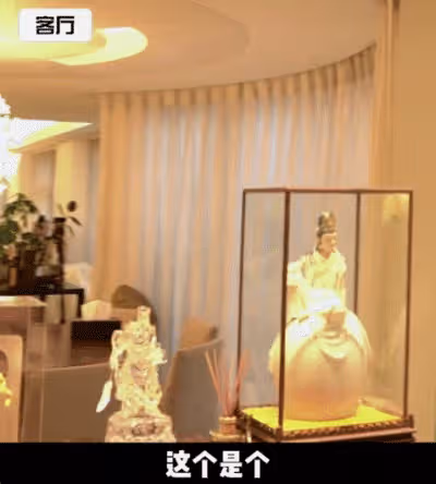 64歲向太家曬出自家內部照走紅：滿屋子名貴珍藏不輸博物館，超美