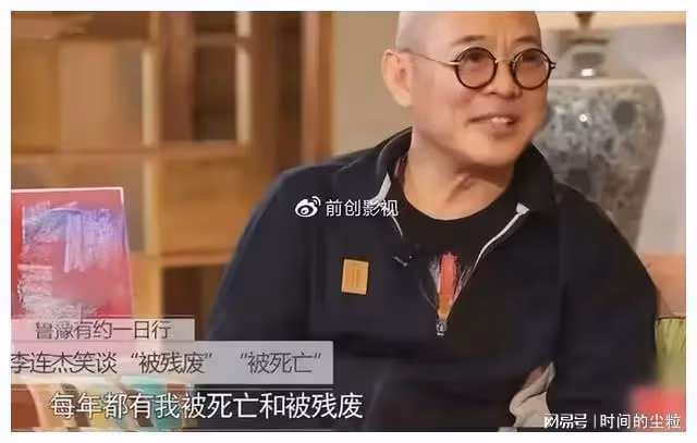 59歲李連杰罕見露面，帶妻女現身寺廟拜佛，目前已定居國外修行