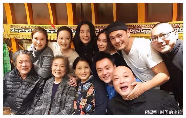 51歲還單身的俞飛鴻：初戀是柳雲龍，感謝竇文濤陪伴20年