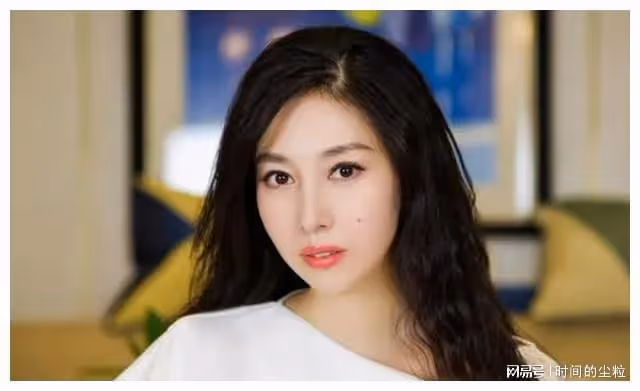 50歲港星樊少皇不小心泄露婚姻狀況，老婆賈曉晨：出來解釋解釋！