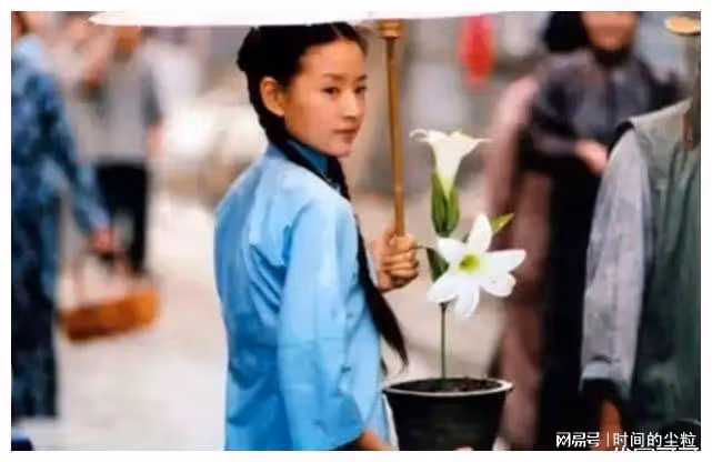 42歲董潔近況曝光！與潘粵明離婚後，她的事業真的完了？