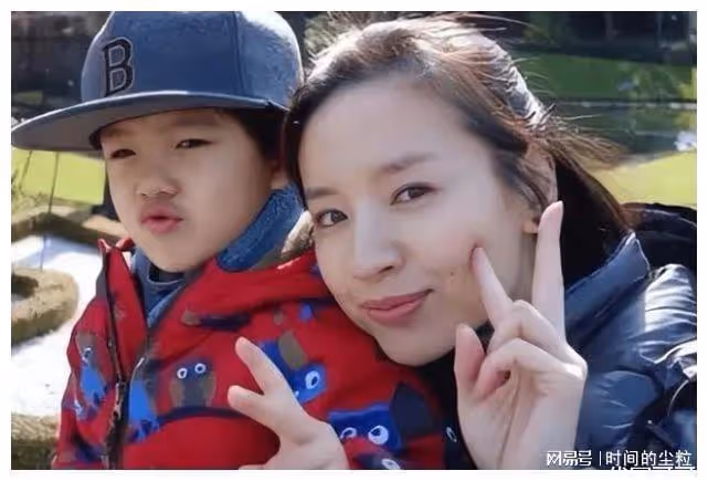 42歲董潔近況曝光！與潘粵明離婚後，她的事業真的完了？