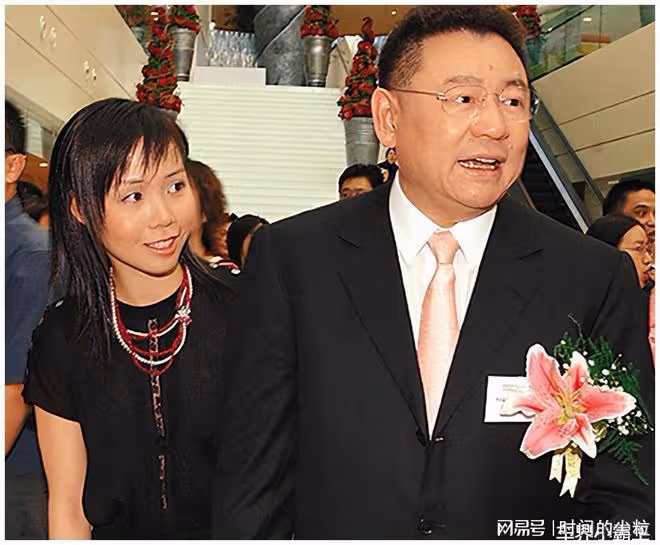 2天5個瓜，曹雲金疑與前妻唐菀復合，李鍾碩、IU戀情被曝光