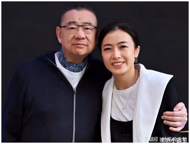 2天5個瓜，曹雲金疑與前妻唐菀復合，李鍾碩、IU戀情被曝光