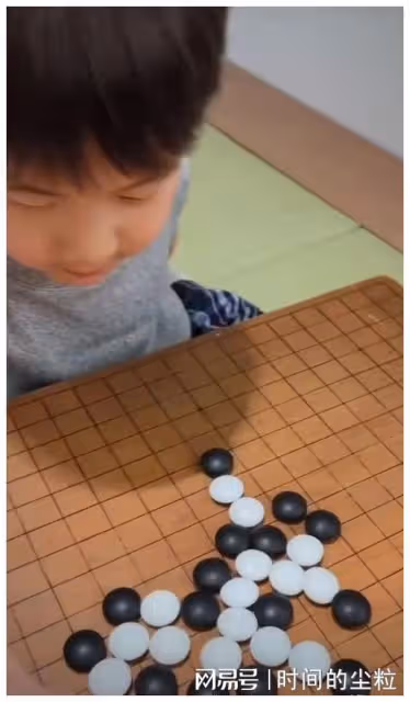 23位明星的跨年：張傑失聲，胡夏被追尾，孫莉曬兒子，邱淑貞出國
