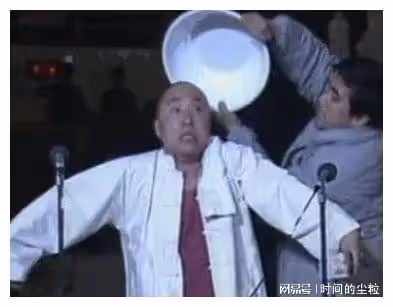 1985年春晚發生了什麼？陳佩斯被送醫，《新聞聯播》向觀眾道歉！