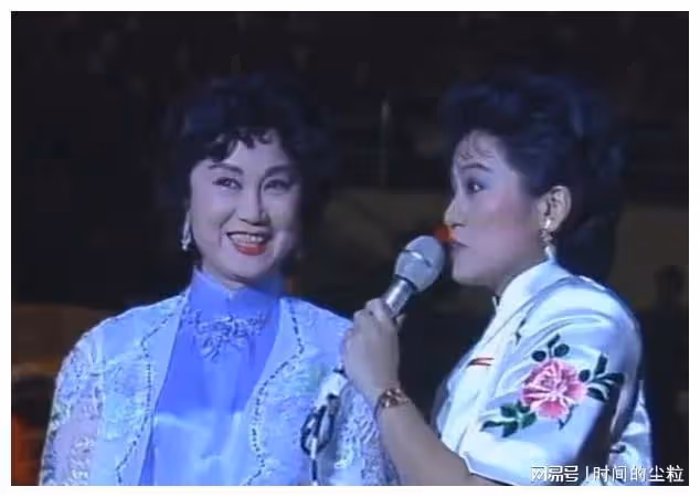 1985年春晚發生了什麼？陳佩斯被送醫，《新聞聯播》向觀眾道歉！