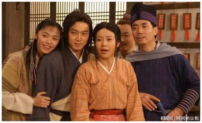 閆妮與鄒偉離婚18年後，她獨自養女至今單身，他再婚生子榮獲幸福