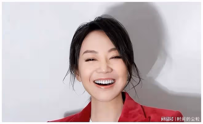 閆妮與鄒偉離婚18年後，她獨自養女至今單身，他再婚生子榮獲幸福