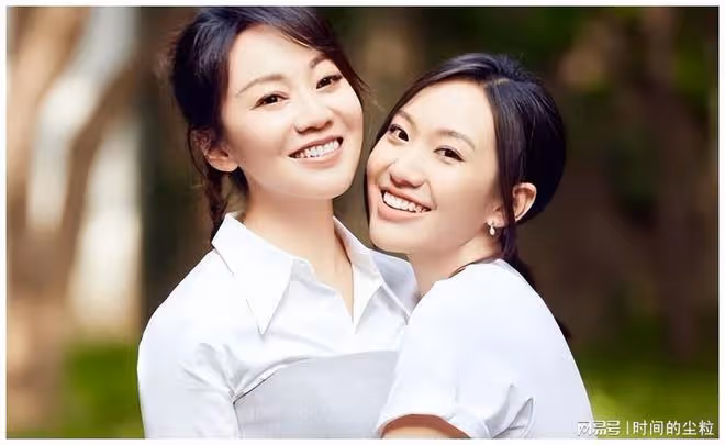 閆妮與鄒偉離婚18年後，她獨自養女至今單身，他再婚生子榮獲幸福