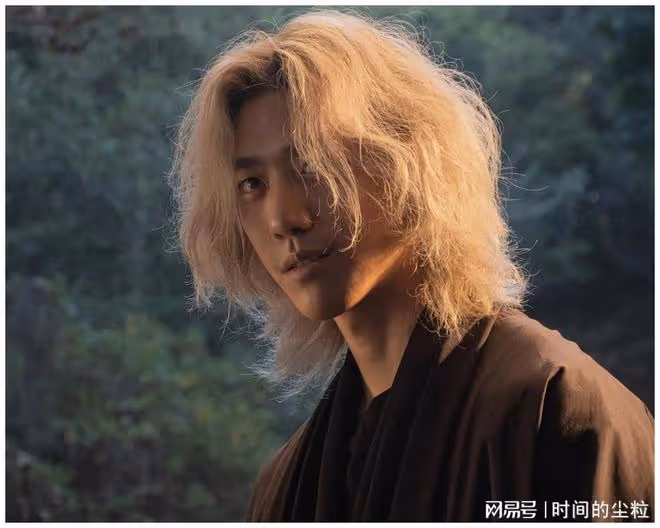 《ISLAND》和《黑暗榮耀》各追2集：一個已棄劇，一個看上癮