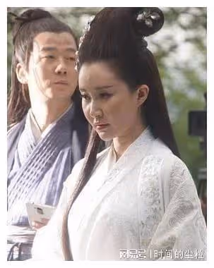 「清純玉女」到「滿臉科技」，這3位整容的女星，一個比一個心酸