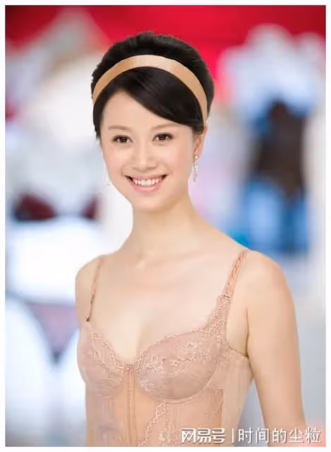 44歲倪紅潔穿透視裝再次爆紅