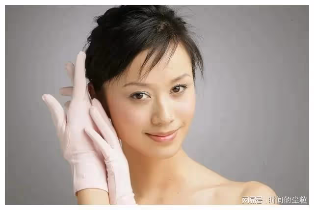 44歲倪紅潔穿透視裝再次爆紅