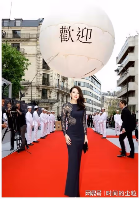 43歲章子怡也發福了，穿黑色透視裙「膀大腰圓」，微胖身材很迷人