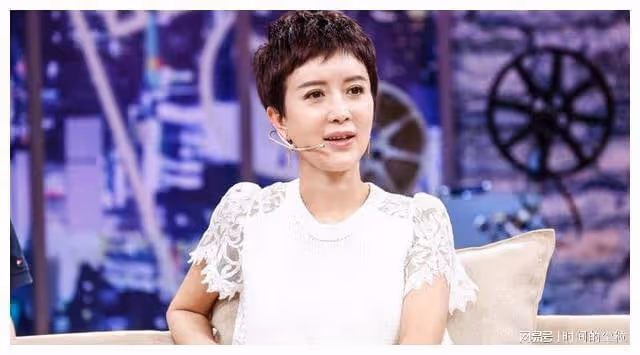 凌晨3點，身價百億藏黎璐被電話驚醒：於冬愛上我了，你讓位吧