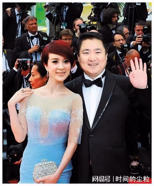 凌晨3點，身價百億藏黎璐被電話驚醒：於冬愛上我了，你讓位吧