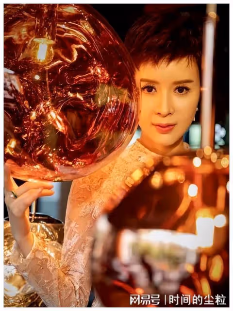 凌晨3點，身價百億藏黎璐被電話驚醒：於冬愛上我了，你讓位吧