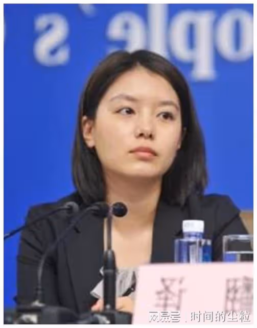 最美翻譯官張京老公罕見亮相，身份不簡單，難怪一直不願公開