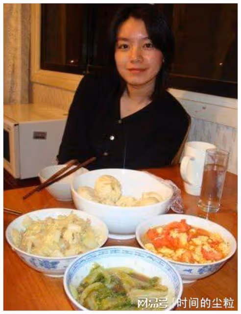 最美翻譯官張京老公罕見亮相，身份不簡單，難怪一直不願公開
