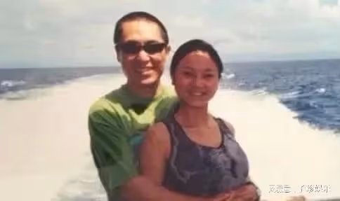 50歲的張藝謀與19歲的嫩模共進晚餐，出乎意料的是，卻惹怒張藝謀