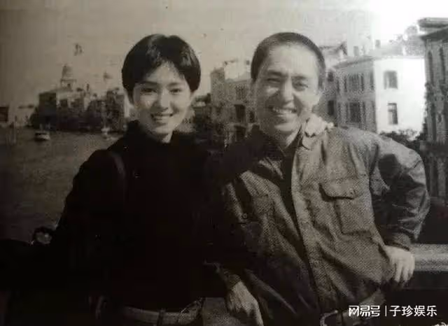 50歲的張藝謀與19歲的嫩模共進晚餐，出乎意料的是，卻惹怒張藝謀