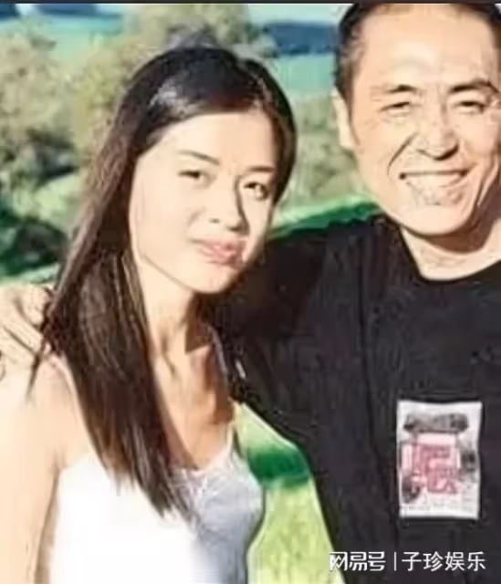 50歲的張藝謀與19歲的嫩模共進晚餐，出乎意料的是，卻惹怒張藝謀