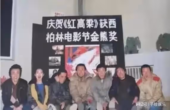 50歲的張藝謀與19歲的嫩模共進晚餐，出乎意料的是，卻惹怒張藝謀
