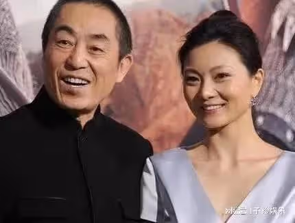 50歲的張藝謀與19歲的嫩模共進晚餐，出乎意料的是，卻惹怒張藝謀