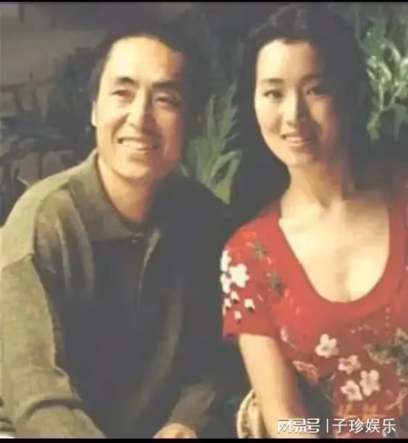50歲的張藝謀與19歲的嫩模共進晚餐，出乎意料的是，卻惹怒張藝謀